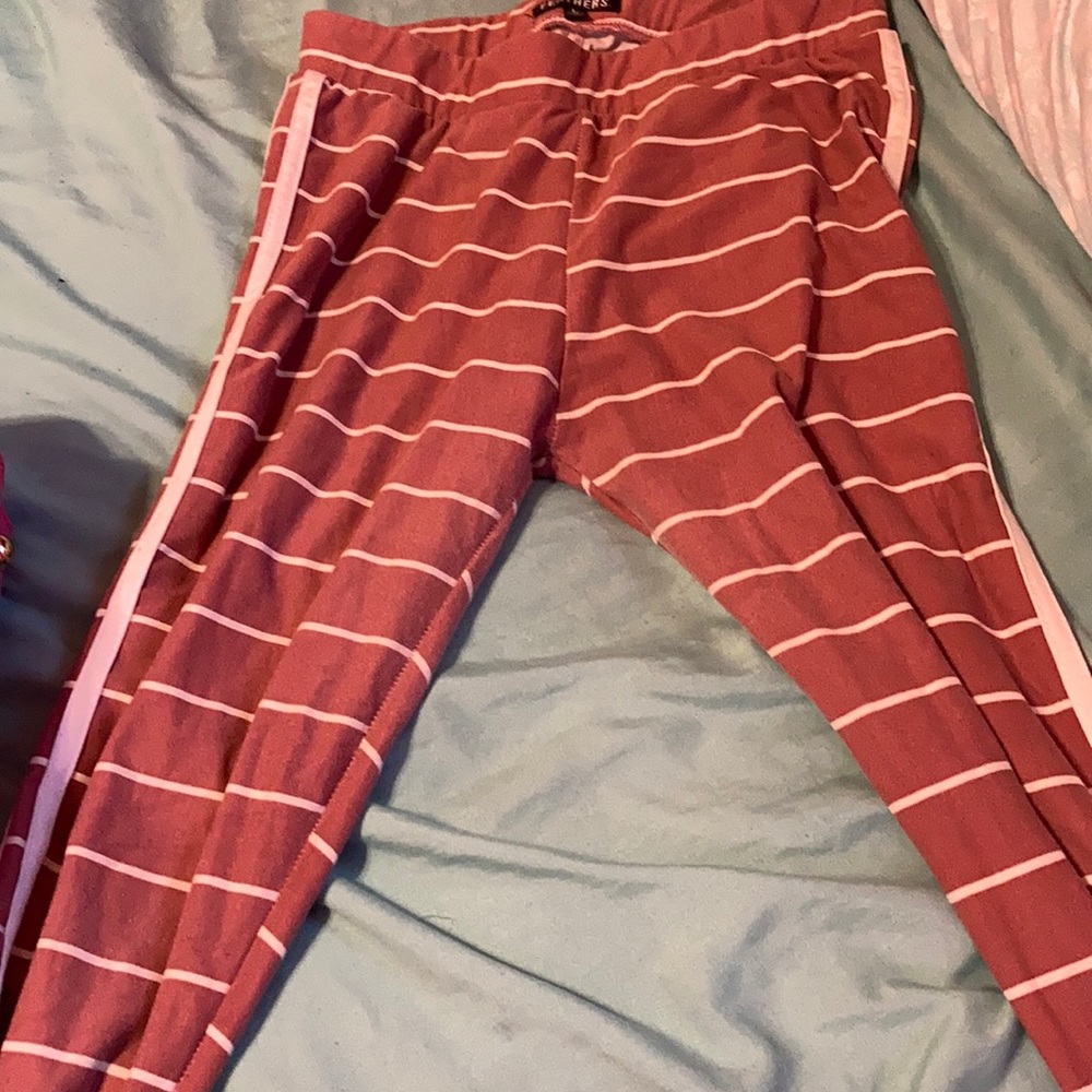 Nice pink and white strip 2 piece set